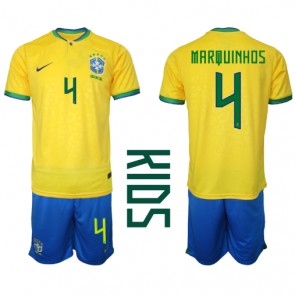 Maillot de foot Brésil Marquinhos #4 Domicile enfant Monde 2022 Manches Courte (+ pantalon court)
